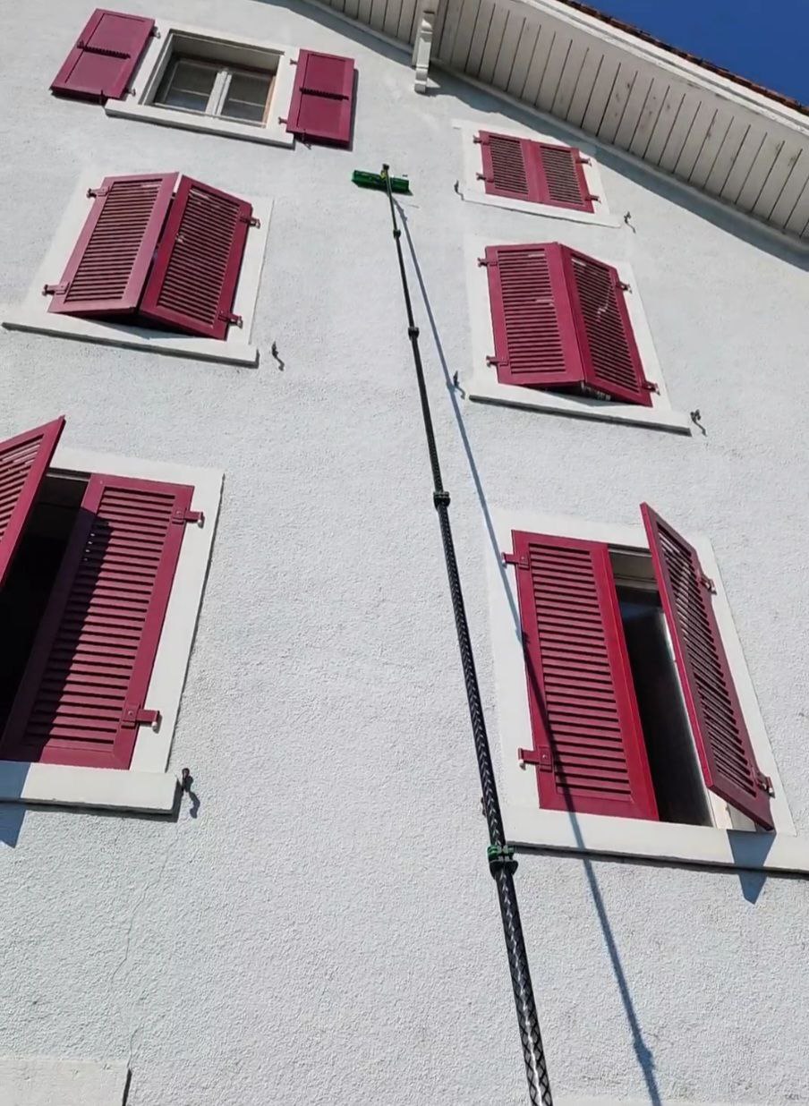 Fensterreinigung mit Unger Strato-Hybrid-Gerät